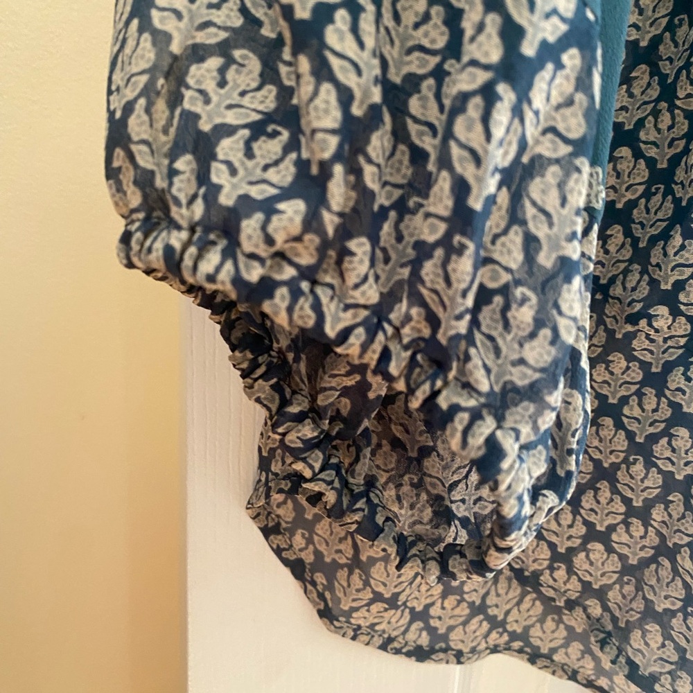 Joie Elegant Silk Blue Floral Women's Top M - Picture 4 of 10